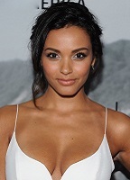 Jessica Lucas desnuda