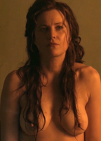 Lucy Lawless desnuda