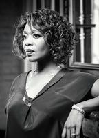 Alfre Woodard desnuda