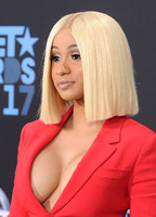 Cardi B desnuda