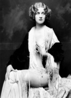 Gertrude Dahl desnuda