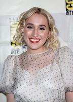 Harley Quinn Smith desnuda