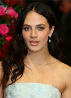 Jessica Brown Findlay desnuda