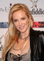 Louise Linton desnuda