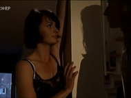Aspecto desnudo de Bettina Engelhardt en Tatort - Veras Waffen (2003) .