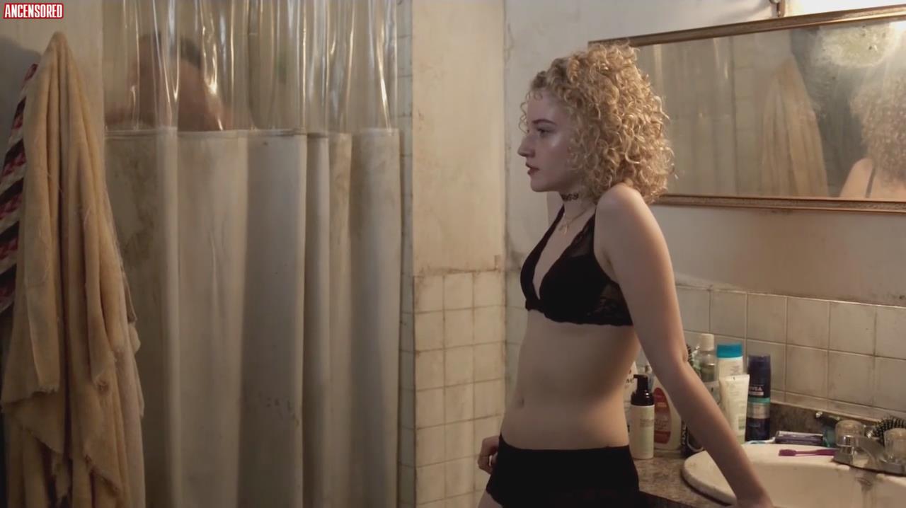 Julia Garner Nude Pics Página 1 