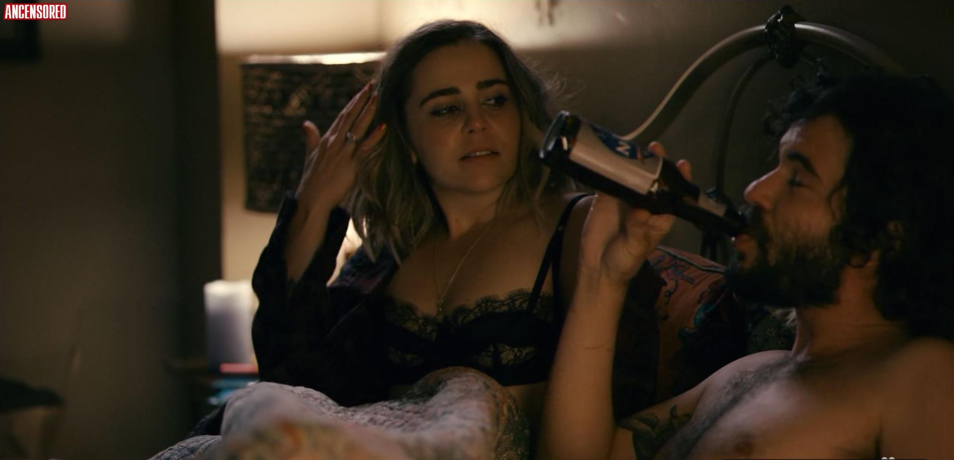 Mae Whitman Desnuda En Good Girls 