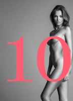 100 Great Danes (2014) Escenas Nudistas