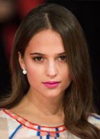 Alicia Vikander desnuda