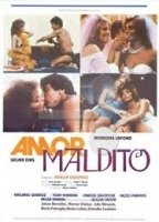 Amor Maldito (1984) Escenas Nudistas