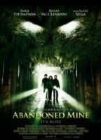 Abandoned Mine (2013) Escenas Nudistas