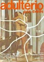 Adultério por Amor (1979) Escenas Nudistas
