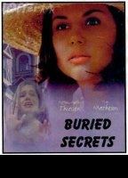 Buried Secrets (1996) Escenas Nudistas