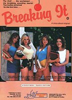 Breaking It... A Story About Virgins (1984) Escenas Nudistas