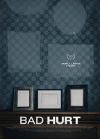 Bad Hurt (2015) Escenas Nudistas