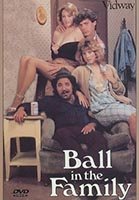 Ball in the Family (1988) Escenas Nudistas