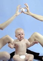 Baby & Glued to You 2014 película escenas de desnudos