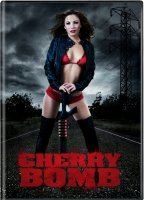 Cherry Bomb (2011) Escenas Nudistas