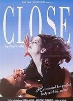 Close (1993) Escenas Nudistas