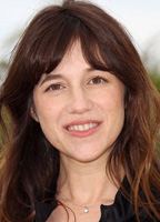 Charlotte Gainsbourg desnuda
