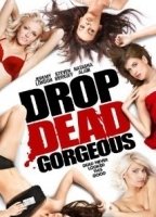 Drop Dead Gorgeous (2010) Escenas Nudistas