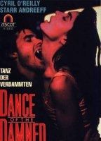 Dance of the Damned 1988 película escenas de desnudos