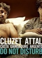 Do Not Disturb (2013) Escenas Nudistas