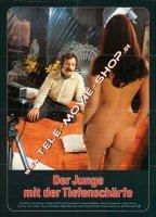 Der Junge mit der Tiefenschärfe (1977) Escenas Nudistas