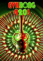 Evil Bong 420 (2015) Escenas Nudistas
