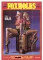 Fox Holes (1983) Escenas Nudistas