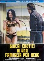 Giochi erotici di una famiglia per bene (1975) Escenas Nudistas