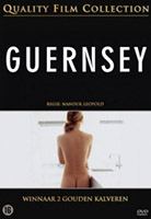 Guernsey (2005) Escenas Nudistas
