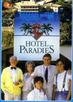 Hotel Paradies (1990) Escenas Nudistas