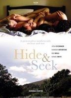 Hide and Seek (2014) Escenas Nudistas