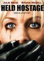 Held Hostage 2009 película escenas de desnudos