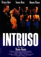 Intruso (1993) Escenas Nudistas