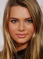 Indiana Evans desnuda