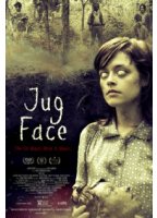 Jug Face (2013) Escenas Nudistas