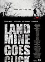 Landmine Goes Click 2015 película escenas de desnudos