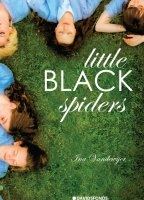 Little Black Spiders escenas nudistas