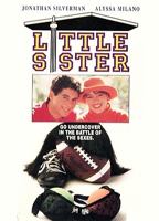 Little Sister (1992) Escenas Nudistas