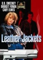 Leather Jackets (1992) Escenas Nudistas