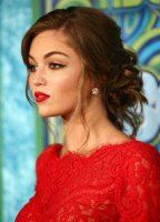 Lili Simmons desnuda