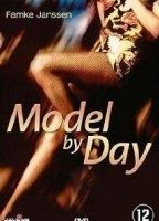 Model By Day (1993) Escenas Nudistas