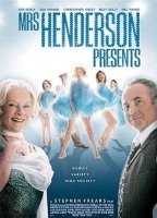 Mrs. Henderson presenta 2005 película escenas de desnudos