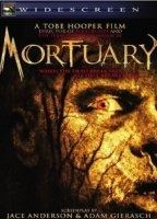 Mortuary (2005) Escenas Nudistas
