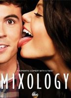 Mixology (2013-2014) Escenas Nudistas