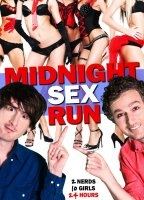 Midnight Sex Run (2015) Escenas Nudistas