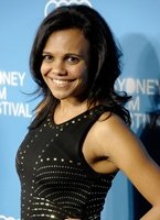 Miranda Tapsell desnuda