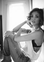 Nicole Gale Anderson desnuda